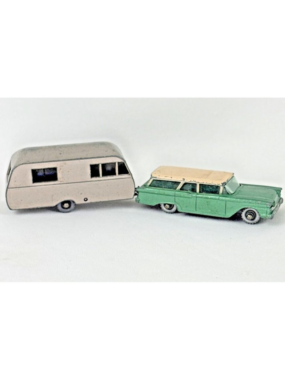Matchbox Lesney American Ford Station Wagon No 31 Gray Wheels and No23 Bluebird